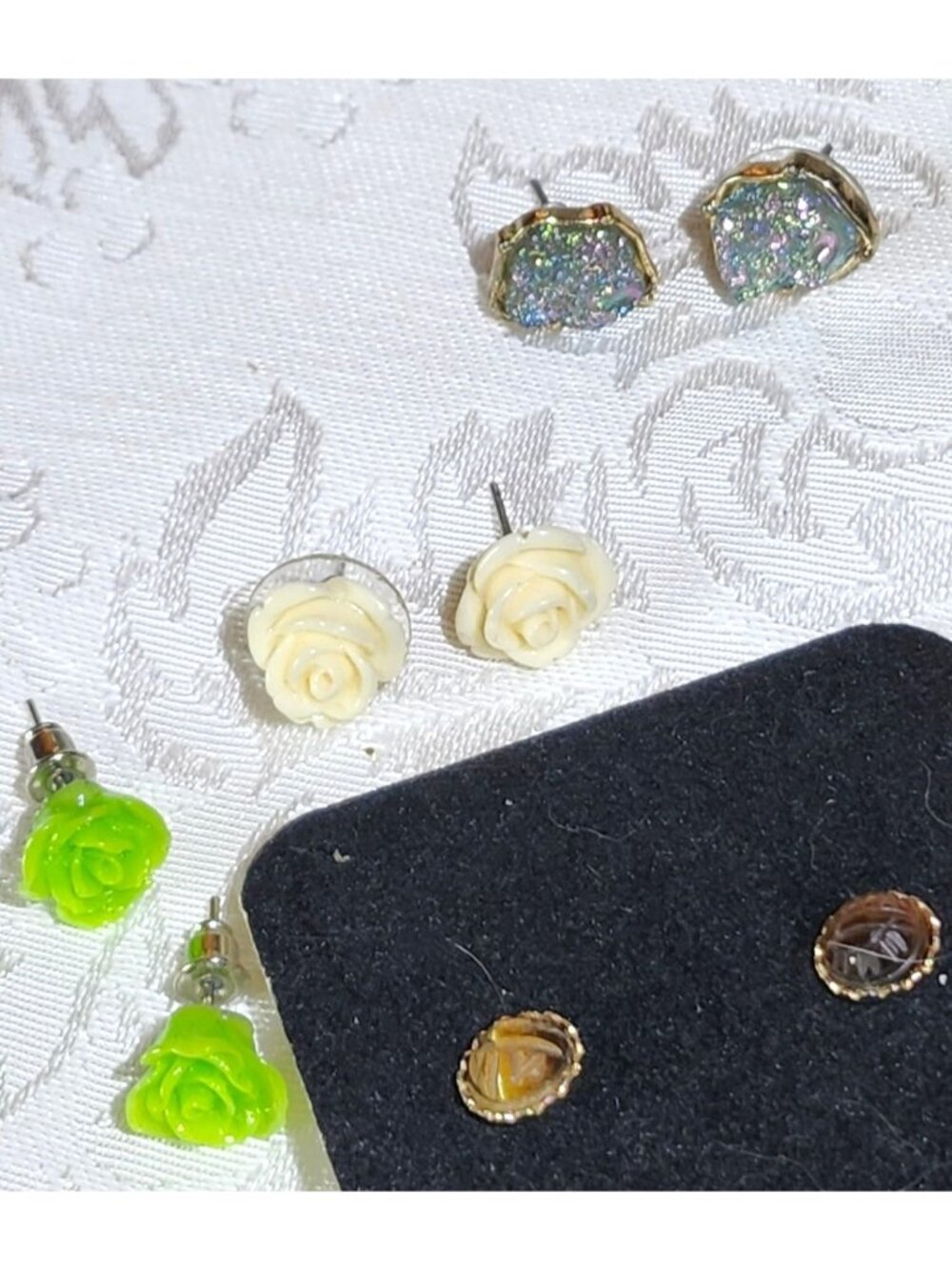11 Pairs Of Vintage Style Earrings Mixed Materials & Designs Dainty Pierced Styl - Picture 5 of 10
